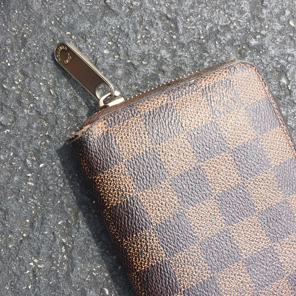 Louis Vuitton zippy wallet - AUTHENTIC - Picture 2 of 3